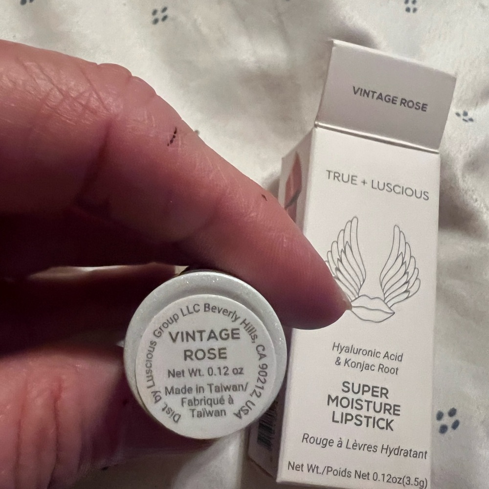 True & Luscious Vintage Rose Super Moisture Lipstick, new in box - Picture 2 of 6